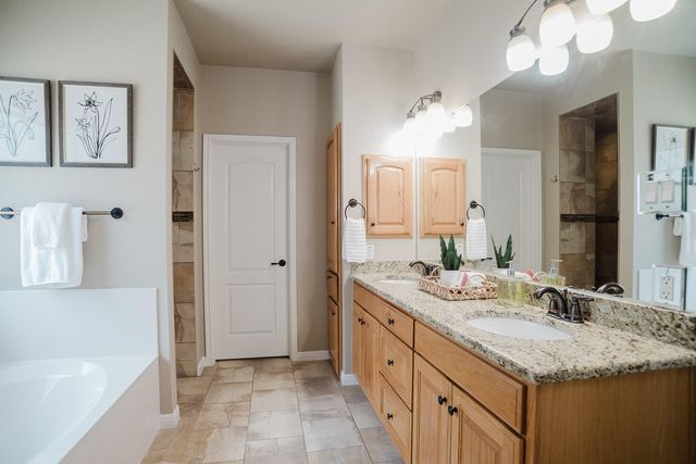 205 Sendera XING, La Vernia, TX 78121