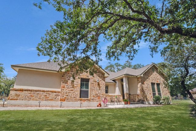 205 Sendera XING, La Vernia, TX 78121