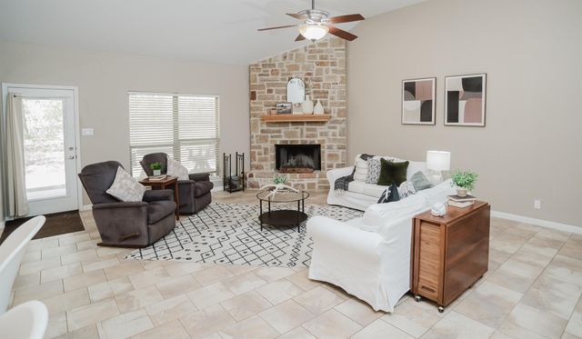 205 Sendera XING, La Vernia, TX 78121