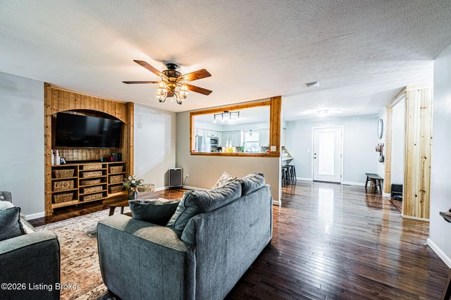 1896 Little Beaver Creek Rd, Bowling Green, KY 42101