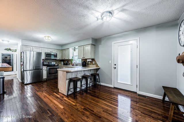 1896 Little Beaver Creek Rd, Bowling Green, KY 42101