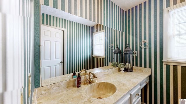 1551 Oxford Drive, Murray, KY 42071