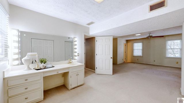 1551 Oxford Drive, Murray, KY 42071