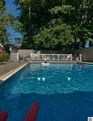 1551 Oxford Drive, Murray, KY 42071