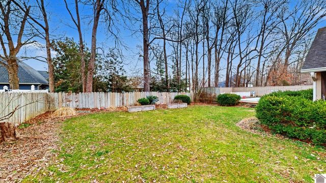 1551 Oxford Drive, Murray, KY 42071