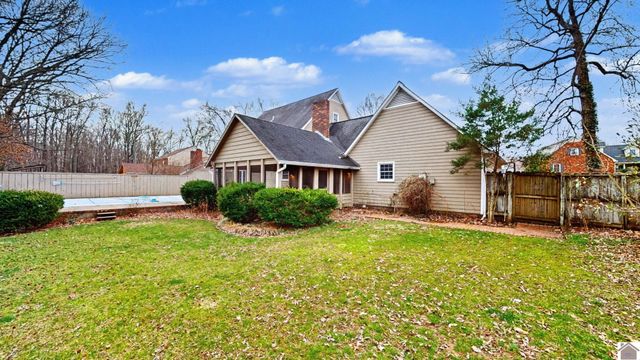 1551 Oxford Drive, Murray, KY 42071