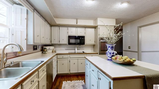 1551 Oxford Drive, Murray, KY 42071