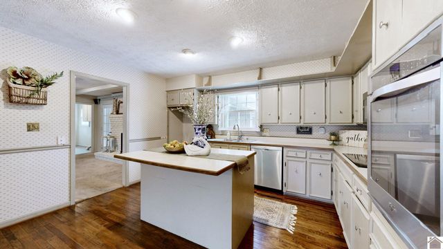 1551 Oxford Drive, Murray, KY 42071