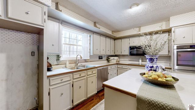 1551 Oxford Drive, Murray, KY 42071