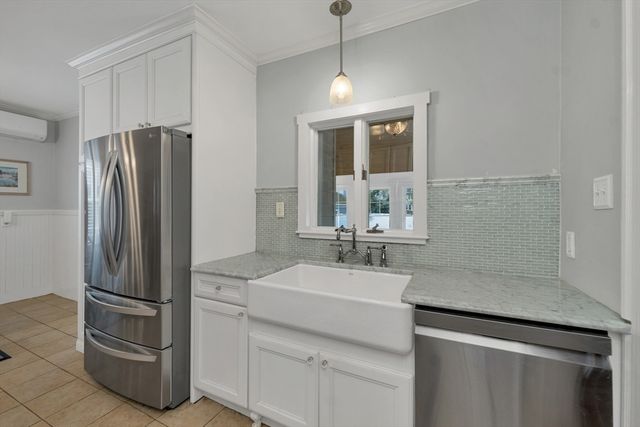 951 Chestnut St, Manchester, NH 03104