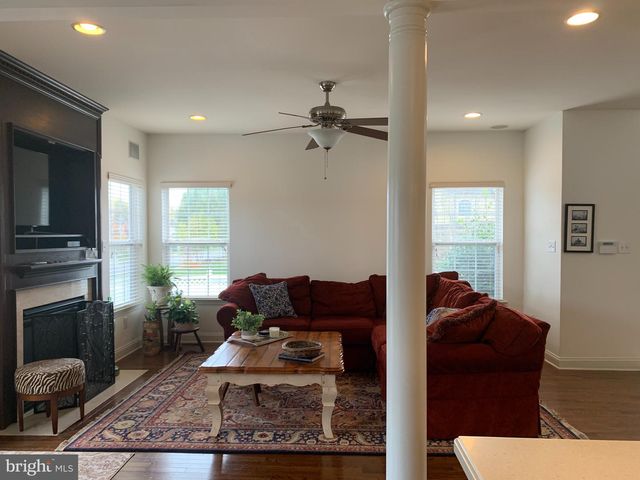 2 ZION DR, Berlin, NJ 08009