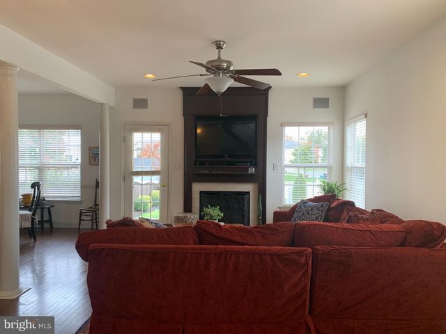 2 ZION DR, Berlin, NJ 08009