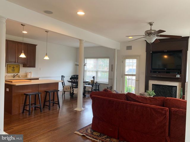 2 ZION DR, Berlin, NJ 08009