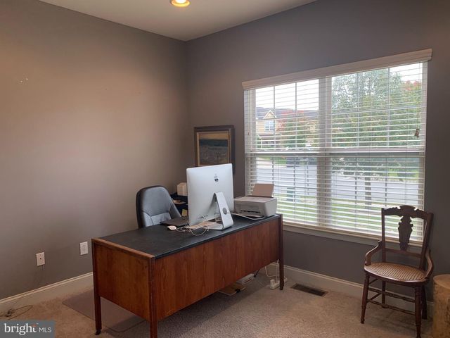 2 ZION DR, Berlin, NJ 08009