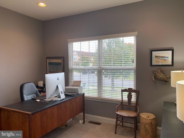 2 ZION DR, Berlin, NJ 08009