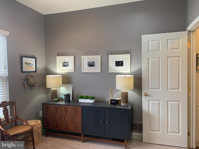 2 ZION DR, Berlin, NJ 08009