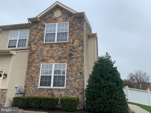 2 ZION DR, Berlin, NJ 08009