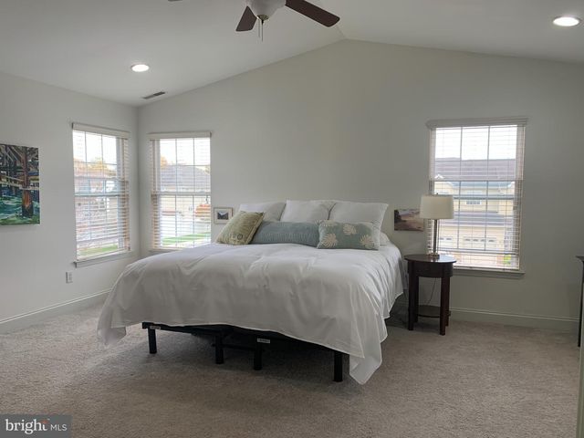 2 ZION DR, Berlin, NJ 08009