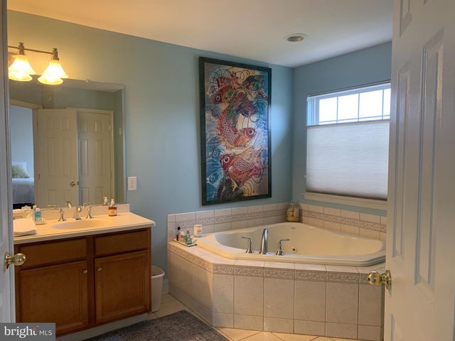 2 ZION DR, Berlin, NJ 08009