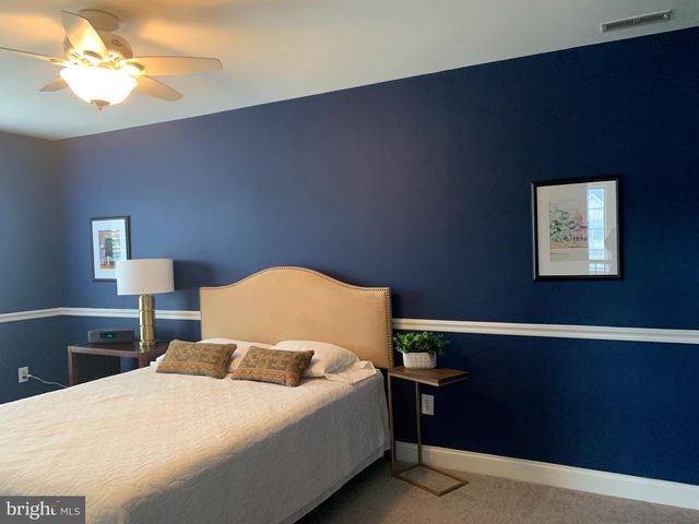 2 ZION DR, Berlin, NJ 08009