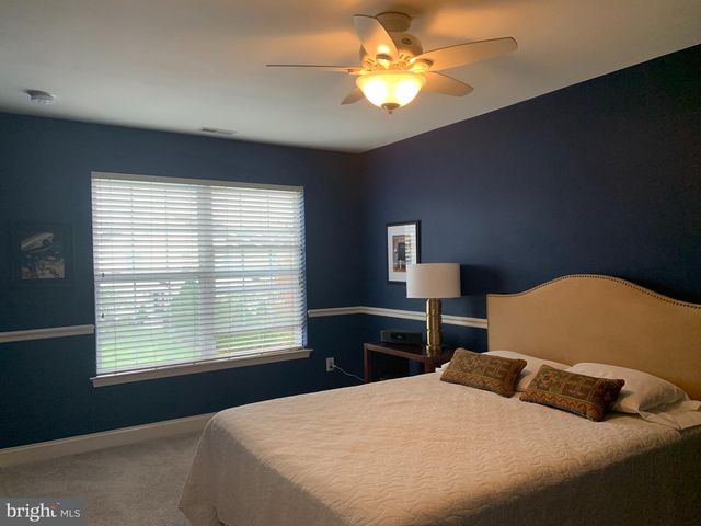 2 ZION DR, Berlin, NJ 08009