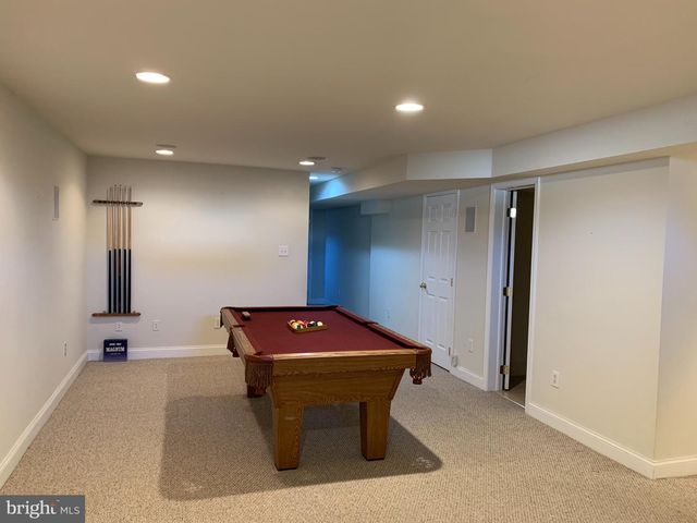 2 ZION DR, Berlin, NJ 08009