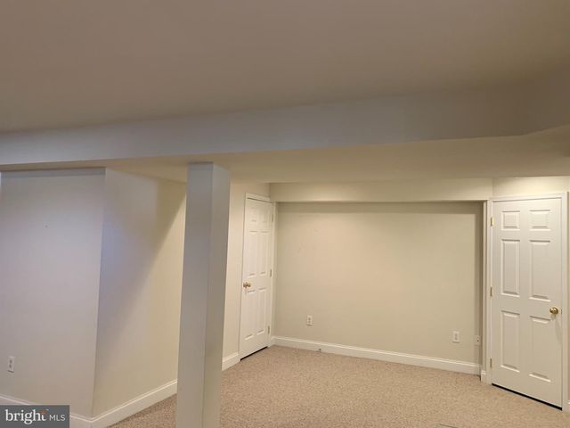 2 ZION DR, Berlin, NJ 08009