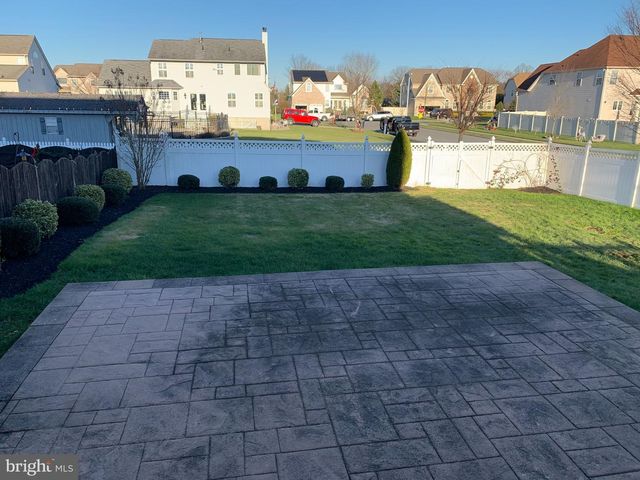 2 ZION DR, Berlin, NJ 08009