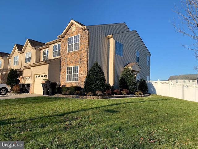 2 ZION DR, Berlin, NJ 08009