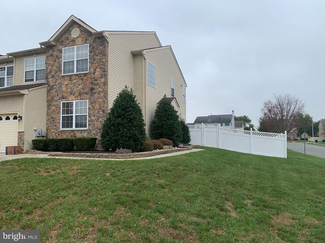 2 ZION DR, Berlin, NJ 08009