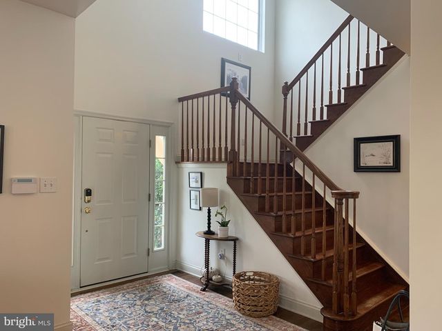 2 ZION DR, Berlin, NJ 08009