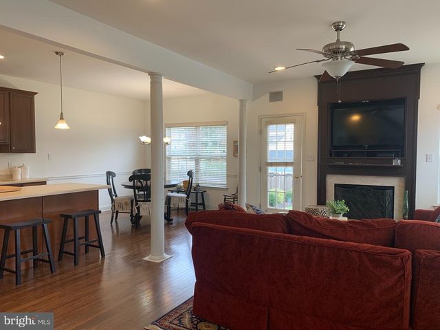 2 ZION DR, Berlin, NJ 08009