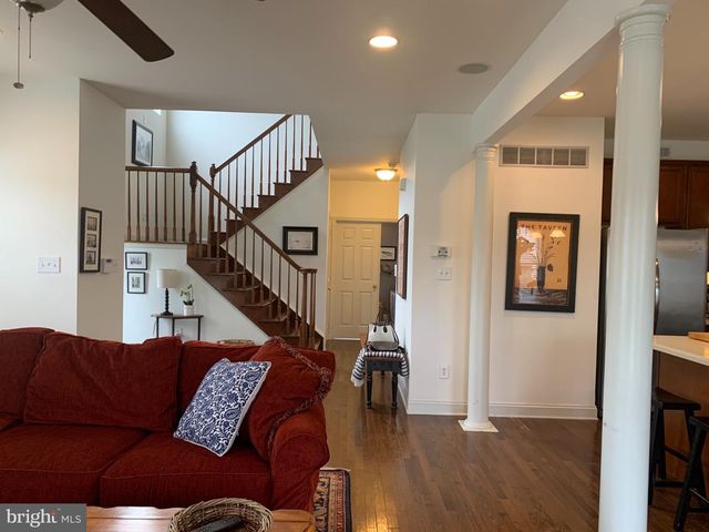 2 ZION DR, Berlin, NJ 08009