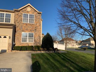 2 ZION DR, Berlin, NJ 08009