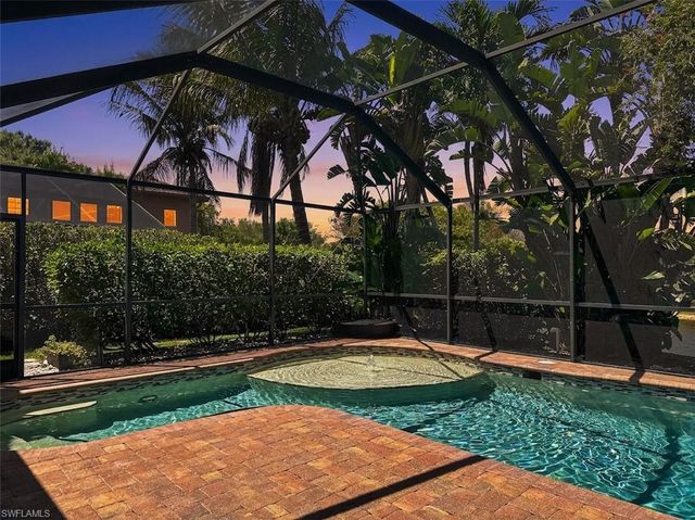 6772 Southern Oak CT, Naples, FL 34109