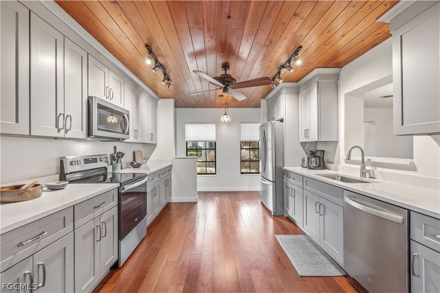 3209 W Riverside DR, Fort Myers, FL 33901