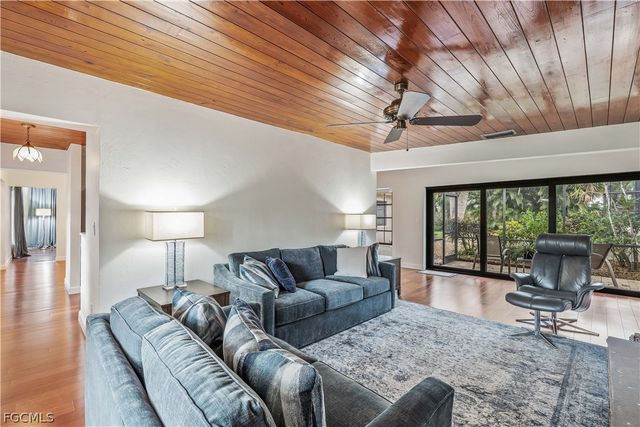 3209 W Riverside DR, Fort Myers, FL 33901