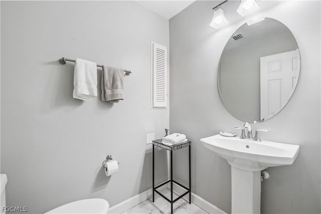 3209 W Riverside DR, Fort Myers, FL 33901