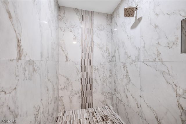 3209 W Riverside DR, Fort Myers, FL 33901