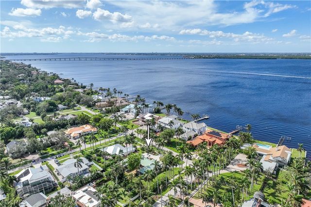 3209 W Riverside DR, Fort Myers, FL 33901