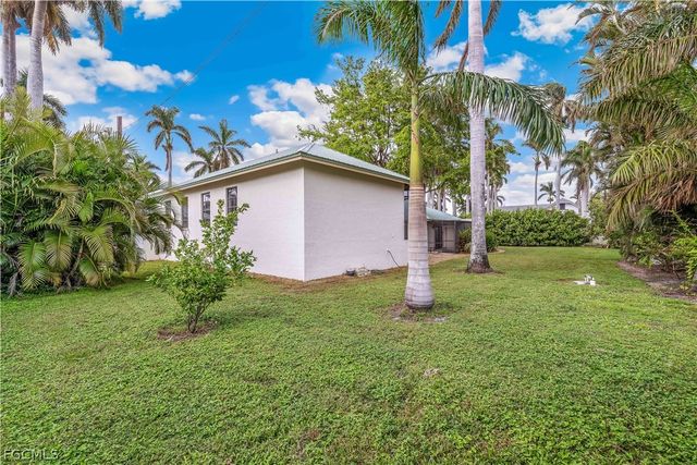 3209 W Riverside DR, Fort Myers, FL 33901