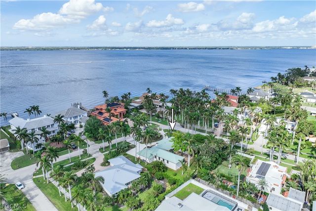 3209 W Riverside DR, Fort Myers, FL 33901