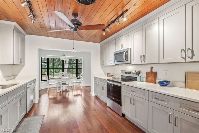 3209 W Riverside DR, Fort Myers, FL 33901