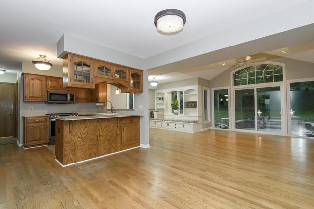 S26W31396 Cregennan Bae, Wales, WI 53183