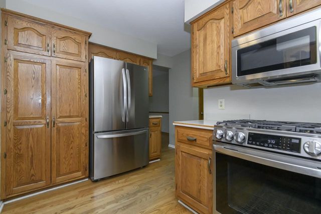 S26W31396 Cregennan Bae, Wales, WI 53183