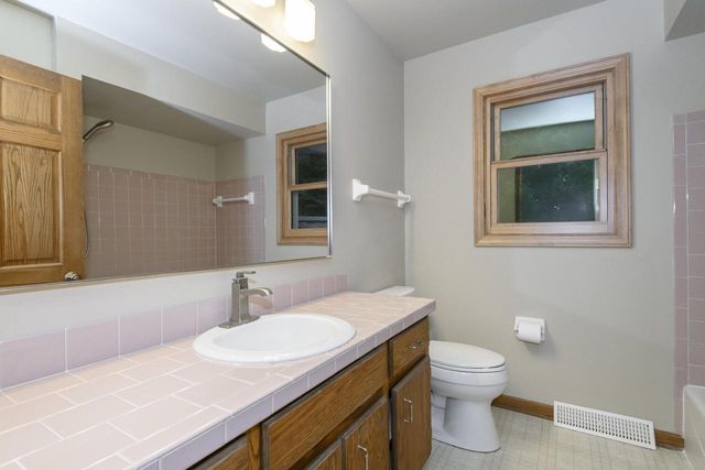 S26W31396 Cregennan Bae, Wales, WI 53183