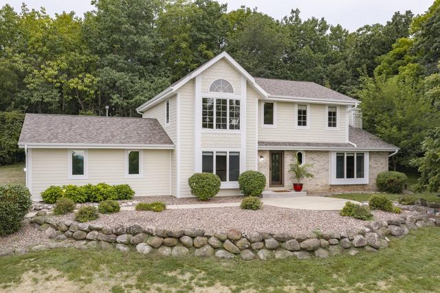 S26W31396 Cregennan Bae, Wales, WI 53183