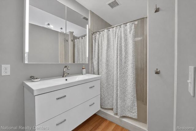 560 Black Oaks Trail, Howell, MI 48843