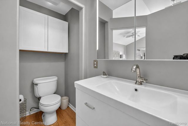 560 Black Oaks Trail, Howell, MI 48843