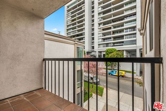 8530 Holloway Drive 309, West Hollywood, CA 90069